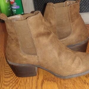 American Eagle Outfitters Tan Suede Ankle Booties